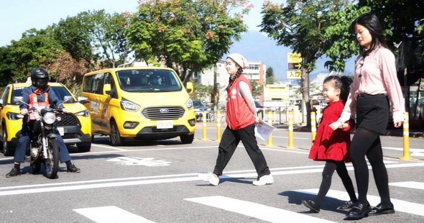 交通部長陳世凱今日接受媒體專訪時表示，行人在斑馬線上被撞傷、撞死，「這個絕對是國恥」，未禮讓行人而肇事的罰則，今年會推動加嚴。（示意圖／報系資料照）