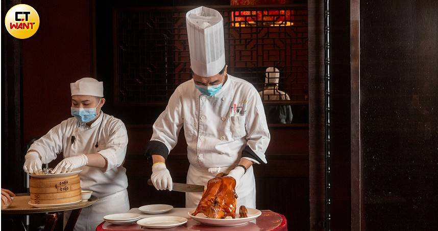 蘭城晶英開業第一年因營業虧損1.5億元，讓業主環華豐集團著手從中餐廳的菜色開始調整轉型，才研發出今日引領全台餐飲跟進的櫻桃鴨料理。（圖／劉耿豪攝）