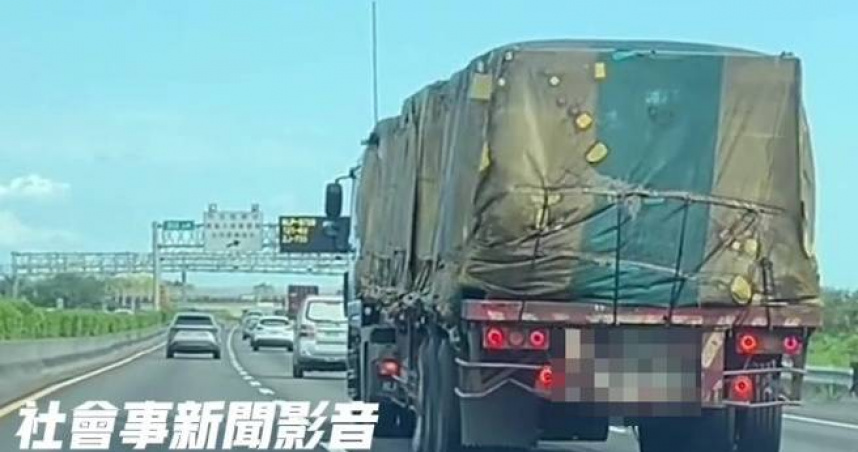 半聯結車繩索拖地狂甩。（ 圖／翻攝畫面）
