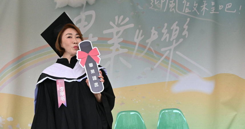 李翊君出席世新大学113学年度毕业典礼。（图／世新大学提供）