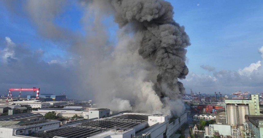 高雄鋰電池工廠清晨火警共釀15傷，在消防人員歷經27小時的救援行動，火勢終於在15日清晨撲滅。（圖／報系資料照）