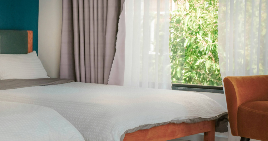 客人訂3人房實際卻有9人要睡，讓民宿業者相當困擾。圖僅示意，與本文無關。（示意圖／翻攝自unsplash）