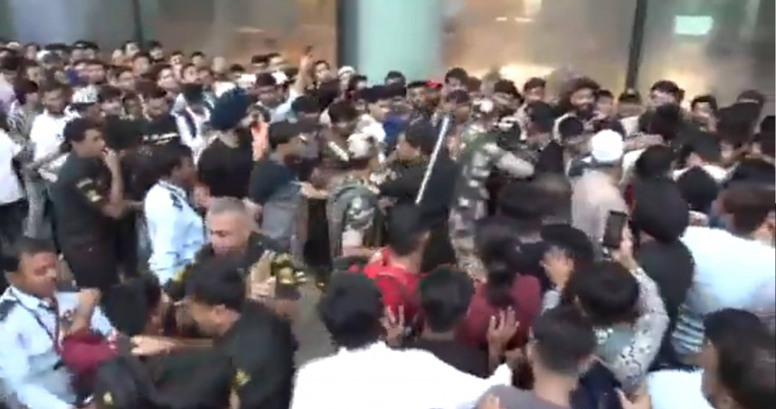 印度孟買在iPhone 17首賣日爆發衝突。（圖／翻攝自社群網站X @PradeepXpress）