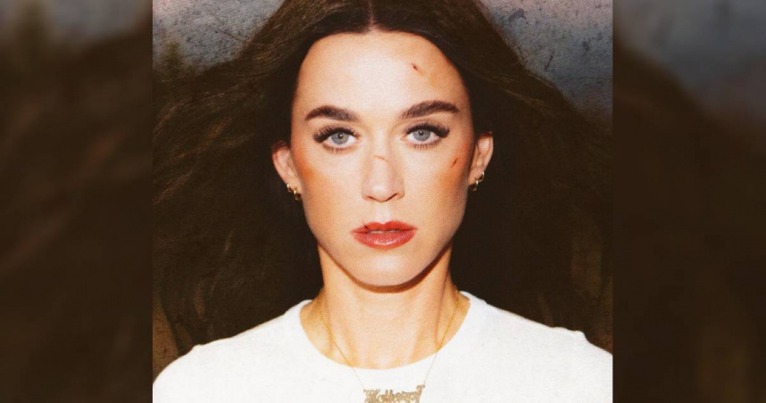 凱蒂佩芮推出新歌〈bandaids〉，歌詞中直白唱著「OK 繃貼滿破碎的心」。（圖／環球音樂提供）