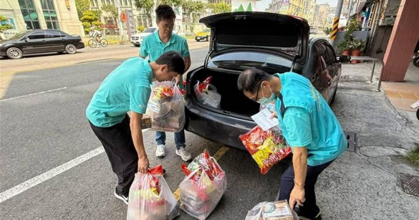 台南市親自行善會長年定期以民生物資關懷弱勢，把資源送到真正有需要的人手上。（圖／翻攝畫面）