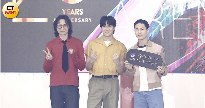 宇宙人祝賀小巨蛋20歲生日。（圖／侯世駿攝）