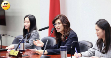 國民黨主席鄭麗文美行前記者會。（圖／周志龍攝）