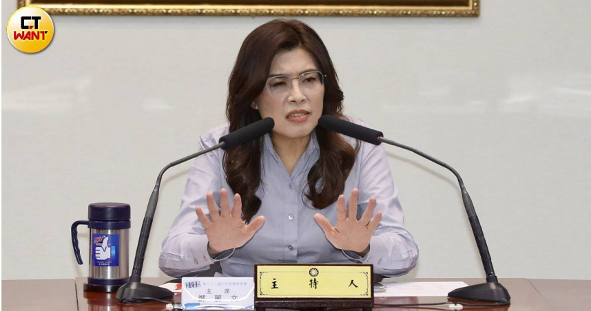 國民黨主席鄭麗文為彰化謝家捲入賄選風暴遭偵辦打抱不平。（圖／方萬民攝）