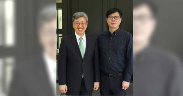 好害羞!陳其邁自招 曾光溜溜「只穿內褲」跟陳建仁視訊