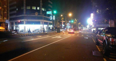 夜半無人貪快 未兩段左轉機車騎士遭直行車撞傷