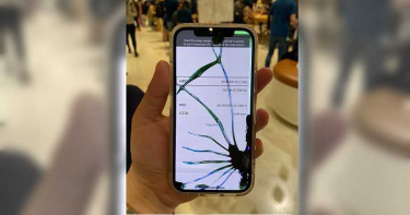 開心買iPhone 12!2小時裂成「蜘蛛網螢幕」 維修費用驚呆網友