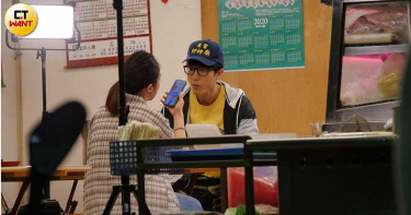 梁舒涵搭邱昊奇 聊嗨「笑到併軌」