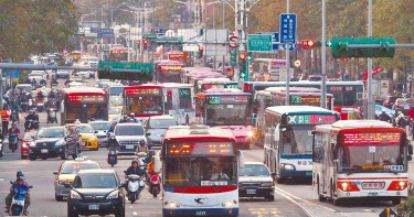 怕阿嬤搭計程車錢不夠 公車司機霸氣「一句話」全網暖哭了