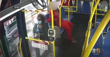 屁孩公車上玩打火機 點燃前座婦頭髮後急忙逃跑