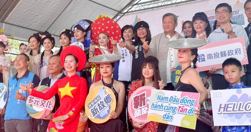 民眾黨立委麥玉珍長期推廣新住民文化及政策，圖為南投縣政府日前舉辦移民節文化嘉年華，新住民展現各國特色服飾，麥玉珍到場表支持。（圖／翻攝自麥玉珍臉書）