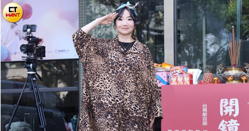 陶晶瑩出席《九條好漢在一班》開鏡記者會，被問小優一事，她直言：「好複雜！以前大學生只是覺得她長得歪歪的，沒有覺得她大嘴巴。」。（圖／焦正德攝）