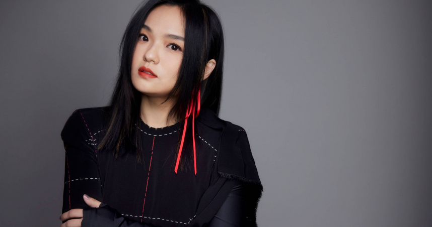 徐佳瑩宣布雙喜臨門，除了推出限量專輯紅膠，還將帶著《變得有些奢侈的事》演唱會二度唱回北京、上海及深圳。（圖／亞神提供）