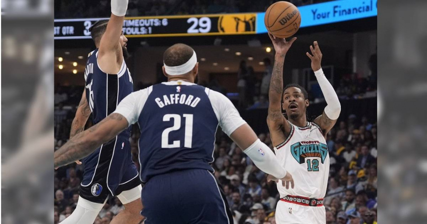 莫蘭特(右)19日表現就跟沒有受傷一樣勇猛。（圖／美聯社）