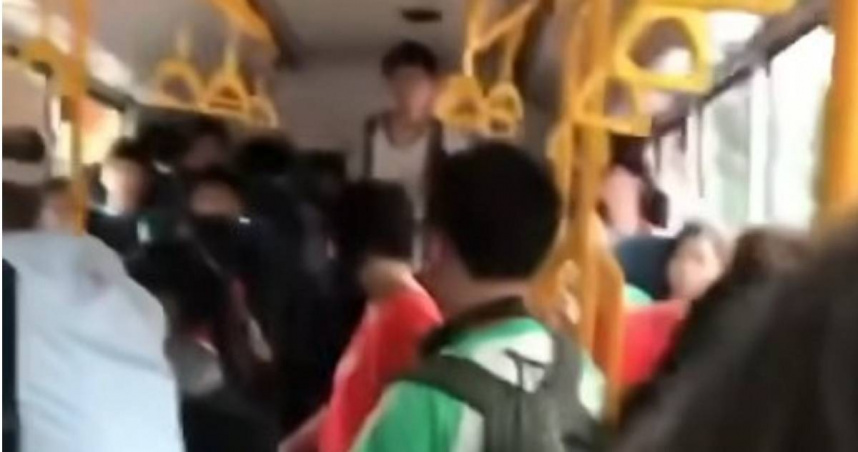 國中學生搭車沒讓座被嗆。（圖／翻攝基隆下小事）