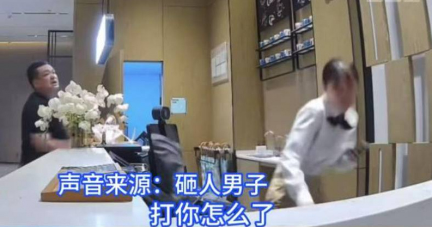 大陸廣東省廣州市一家酒店日前發生一起糾紛。（圖／翻攝自微博）