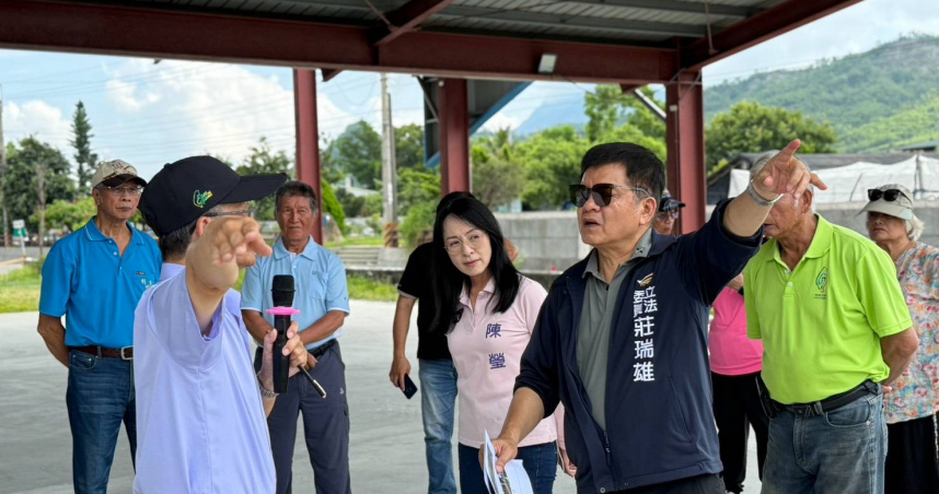 立委莊瑞雄、陳瑩今（3）日前往台東利吉惡地公園，共同現勘改善施工情況。（圖／莊瑞雄辦公室提供）