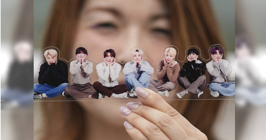 南韓男子音樂團體防彈少年團(BTS)紅遍海內外,卻有3名經紀娛樂公司前員工在得知他們將公開休團前資訊前,率先清空BTS所屬娛樂公司HYBE的持股,而遭法院判刑。(圖/達志/美聯社)