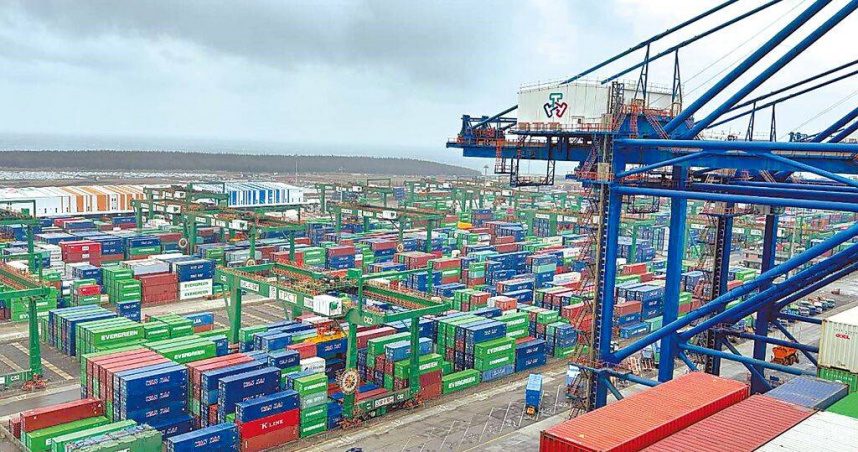 6月景氣燈號，連續亮出第2個月綠燈，顯示拉貨潮已逐漸收斂，未來景氣將趨緩。（圖／報系資料照片）