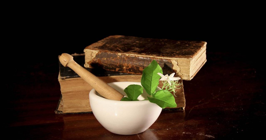 大陸雲南一對農民夫婦自稱有「祖傳秘方」草藥，多年來幫人治療產後手腳麻木的症狀，近日傳出害一名女子急性中毒身亡。（示意圖／Pixabay）