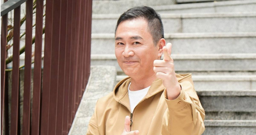 今（8）日適逢父親節，金鐘男星湯志偉特地在社群發文，透露父親已在7月16日於家中安詳辭世。（圖／翻攝FB／湯志偉）