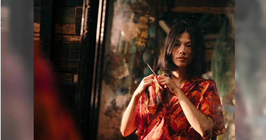 柯泯薰首度從歌手身份跨足大銀幕表演，在《河鰻》飾演神秘女子「阿鰻」。（圖／底噪影像提供）