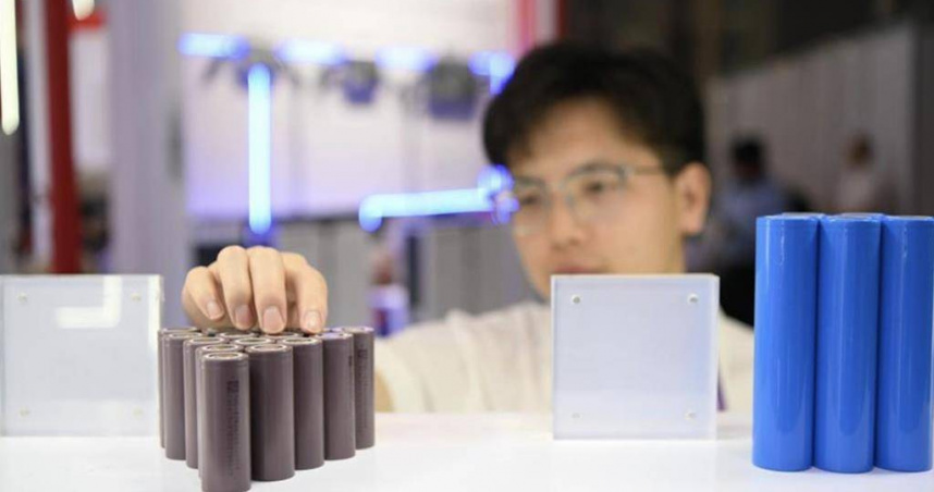 彭博：中國又出一張牌 將對美企造成重大影響。（圖／鋰電池示意圖，新華社）