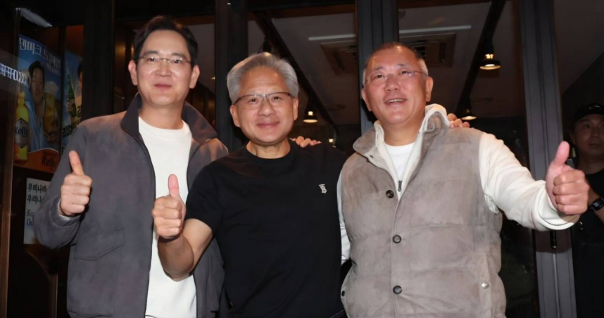 黃仁勳（中）與三星電子會長李在鎔（左）、現代汽車會長鄭義宣（右）。（圖／翻攝自李在鎔X@TJgoongye）