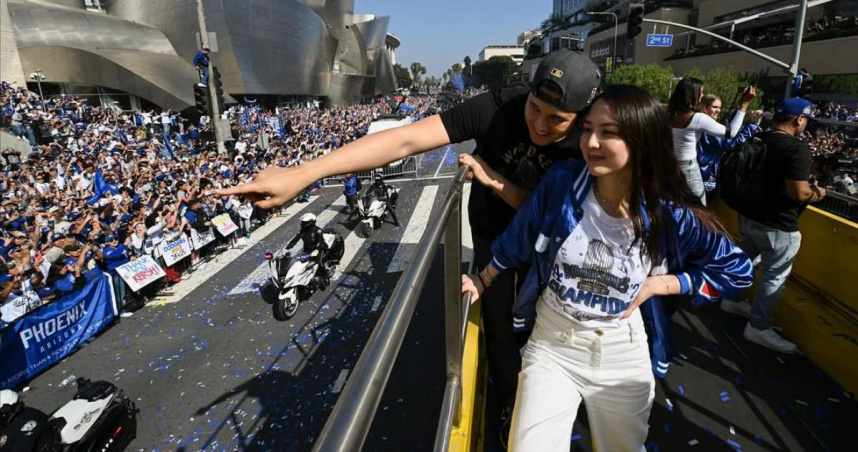 大谷翔平的老婆真美子與他一同出席封王遊行。（圖／翻攝IG／shoheiohtani）