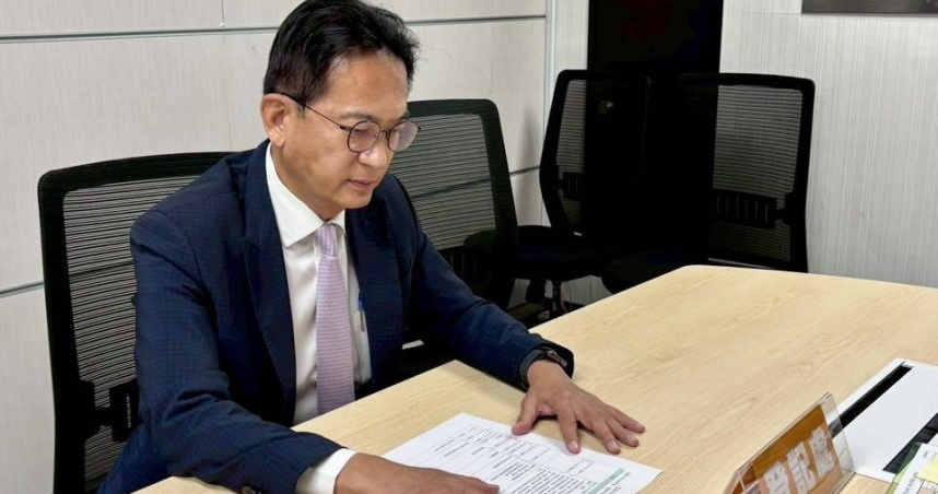 民進黨立委林俊憲登記參加2026年台南市長民進黨黨內初選。（圖／林俊憲臉書）