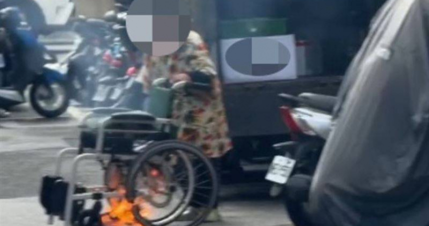 信義區驚見輪椅火光阿嬤路邊放火惹議，路人勸阻反被罵走。（圖 ／翻攝畫面）