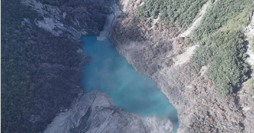 因堰塞湖溢流釀光復災情，縣府規劃舉辦撤離演練。圖為馬太鞍溪今天現況，河道無阻塞情況，目前正常溢流中。（圖／林保署花蓮分署提供）