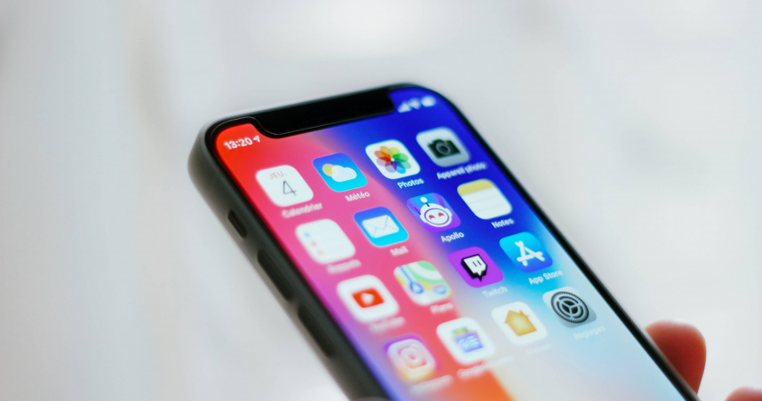 蘋果推出「增強安全提示」功能，只在 iOS 26.2 系統適用。（示意圖／翻攝自unsplash）