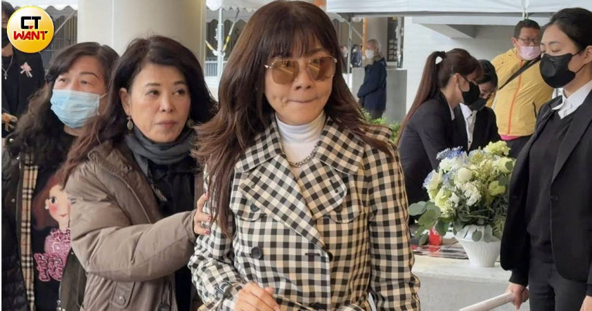 龍千玉低調現身曹西平追思會「最後的安可」。（圖／侯世駿攝）