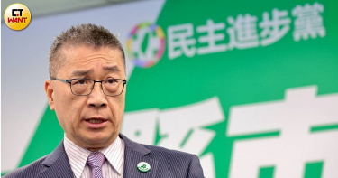 民進黨秘書長徐國勇呼籲，脫黨參選彰化縣長的邱建富，在登記參選截止前慎重思考。（圖／黃耀徵攝）