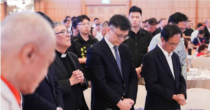 民進黨高雄市長參選人賴瑞隆出席高雄市城市祈禱午餐會，引用《聖經》經文分享城市治理理念，並感謝高雄教會界長期投入地方及弱勢關懷。（圖／翻攝自賴瑞隆臉書）