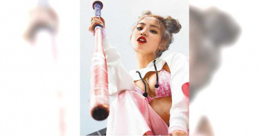 陳芳語健身有成比基尼入鏡 揪8辣妹組爆乳飛車隊