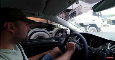 洋人來台旅遊控遭大卡車「逼車」 警反指「不了解台灣民情」被譙翻