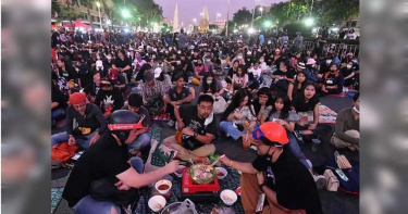 泰國示威出奇招 「民眾席地烤肉」網笑:真有創意