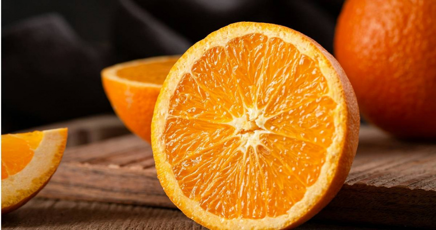 福建一名抵抗力不佳的陳姓女子，因為聽說「多吃水果能提高免疫力」，於是每天狂吃十多顆柳橙。誰知3個月過去，不僅體重飆升，還染上了糖尿病。（示意圖／翻攝unsplash）