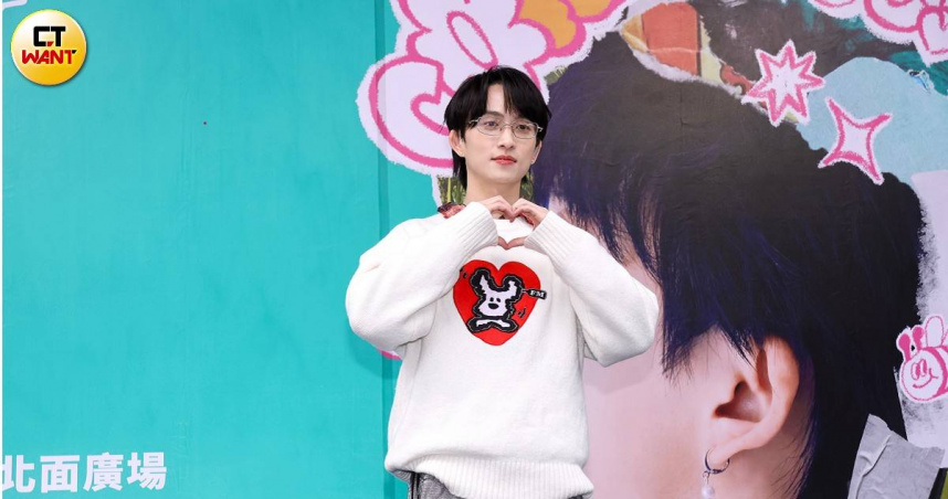 邱鋒澤先前推出簽售專輯，高昂價格引發爭議。（圖／焦正德攝）