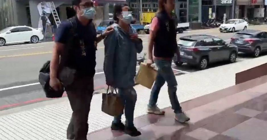 刑事局偵九大隊第二隊日前獲報有女子假意好心幫香燈腳報名，實際上卻侵吞香燈腳的報名費。（圖／翻攝畫面）