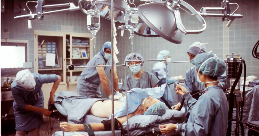 瑞士一名男子接受雙手移植手術後預後良好，讓他坦言「生而為人再次完整」。（示意圖，與本文無關／Unsplash）