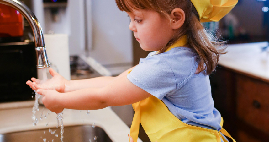 小兒心臟科醫師黃斯煒近日於臉書分享一段門診經歷，提醒家長「腸病毒非同小可」。（示意圖／翻攝Pexels）