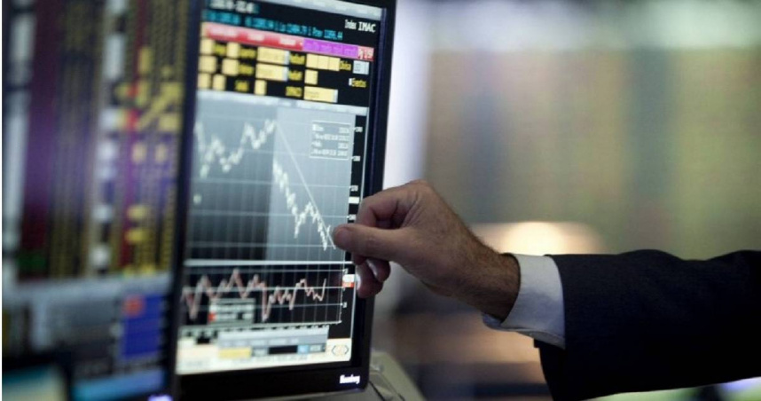 芝加哥聯準主席古爾斯比示警，美國總統川普公佈的新關稅進一步擾亂了通膨前景。（圖／新華社）