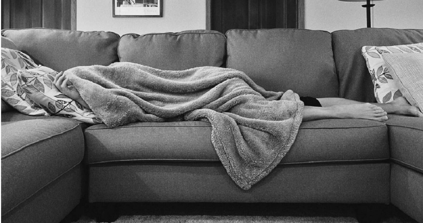 英國一名男子史蒂文斯發現女友塞茨猝逝在家中，但他沒有報警和叫救護車，繼續與屍同住長達3年。（示意圖非當事人／Pixabay）